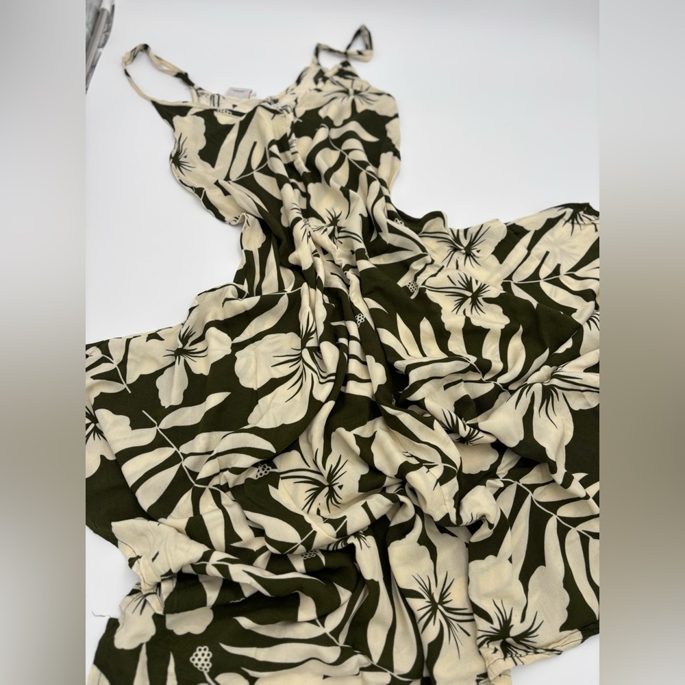 Floral 
boho 
Hawaii forest 
Floral 
Tropical print 
Asymmetrical hem 
vacation